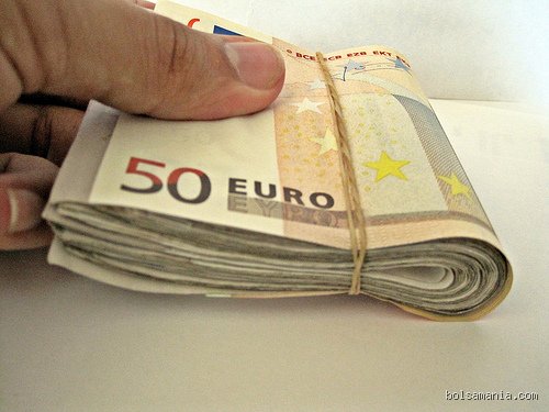¿Puedo ingresar 5000 en efectivo en mi cuenta bancaria sin que salten las alarmas de la Agencia Tributaria?