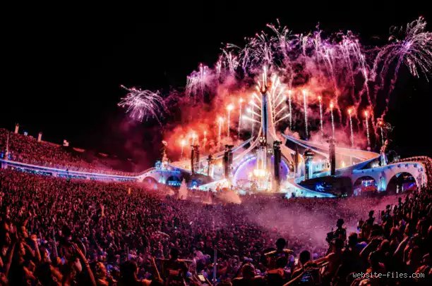 Entre gigantes de barro, samba y luces: ¿Cuál es el festival más famoso del mundo en la actualidad?