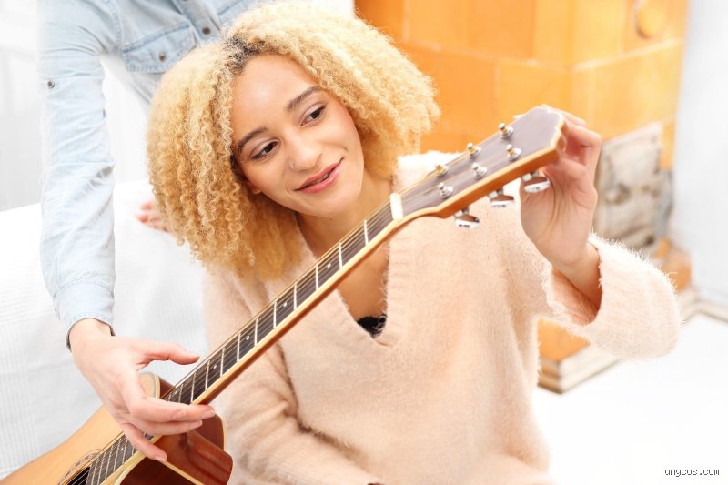 ¿Cuál es la mejor edad para aprender guitarra? Desmontando el mito de los dedos ágiles y el cerebro infantil