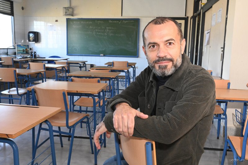 ¿Hay algún profesor de 16 años? La realidad sobre los prodigios docentes y el laberinto legal actual