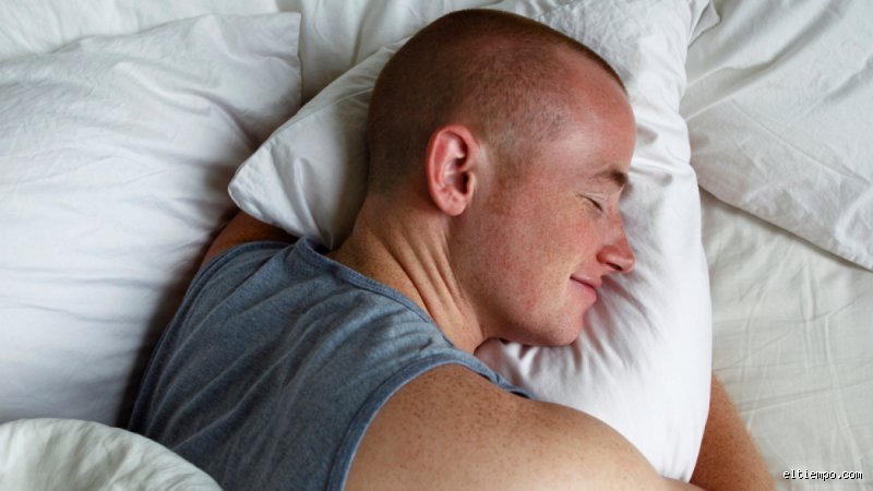 Cómo dormir sin despertar a cada rato y recuperar la arquitectura del sueño profundo que el estrés moderno te ha robado