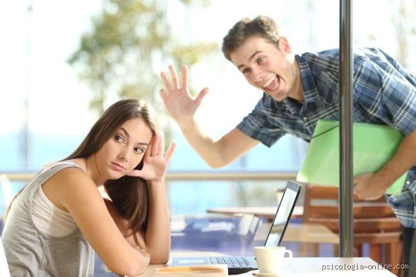¿Cómo se llama cuando alguien ignora la verdad? El laberinto psicológico entre la disonancia y la negación sistémica