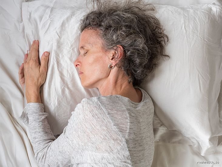 ¿Cuál es el mejor lado para dormir si se padece insuficiencia cardíaca? Guía técnica para un descanso reparador