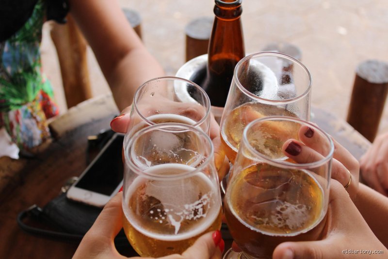 ¿Cuántas cervezas se puede tomar una persona hipertensa? La verdad médica frente al mito social