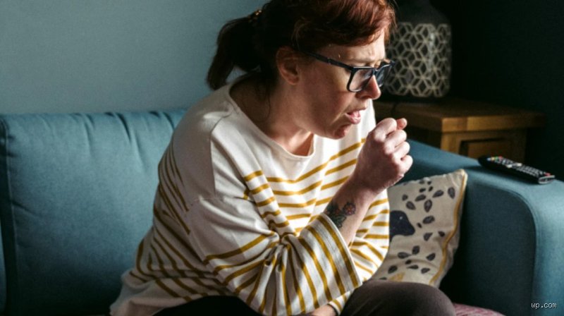 ¿Cuánto tarda en irse la tos en la neumonía? Guía médica real sobre los tiempos de recuperación pulmonar