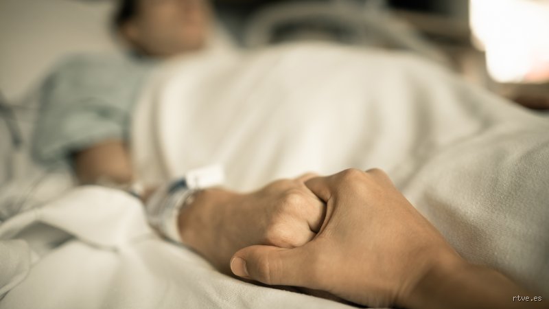 ¿Cuánto tarda una persona en fallecer desde que la sedan? Tiempos, mitos y la realidad clínica del final