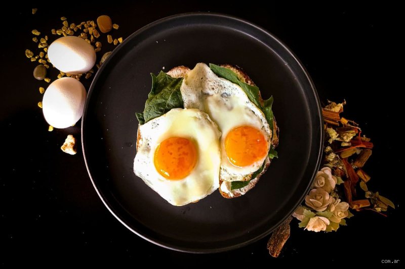 ¿Cuántos huevos se pueden comer al día según un cardiologo para proteger nuestra salud cardiovascular real?