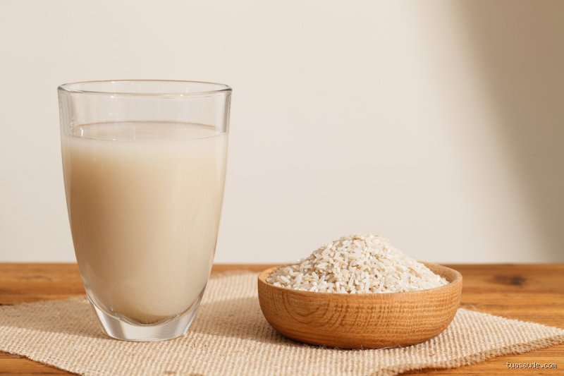 ¿El agua de arroz es buena para el estreñimiento o estamos ante uno de los mitos más persistentes de la salud digestiva?