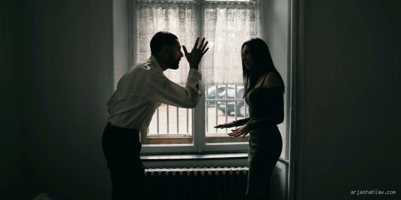 ¿Está permitido legalmente gritarle a alguien? Los límites difusos entre la mala educación y el delito penal