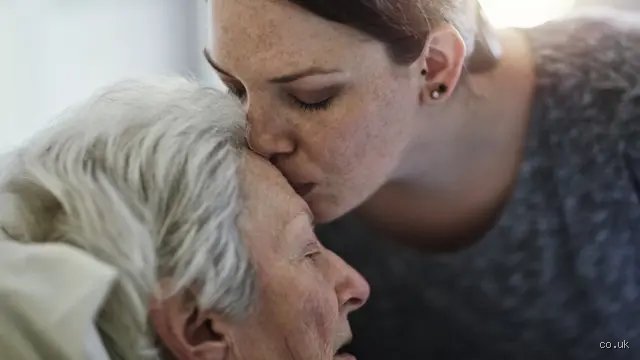 ¿Se recuperan los pacientes con demencia antes de morir? El misterio de la lucidez terminal explicado por expertos