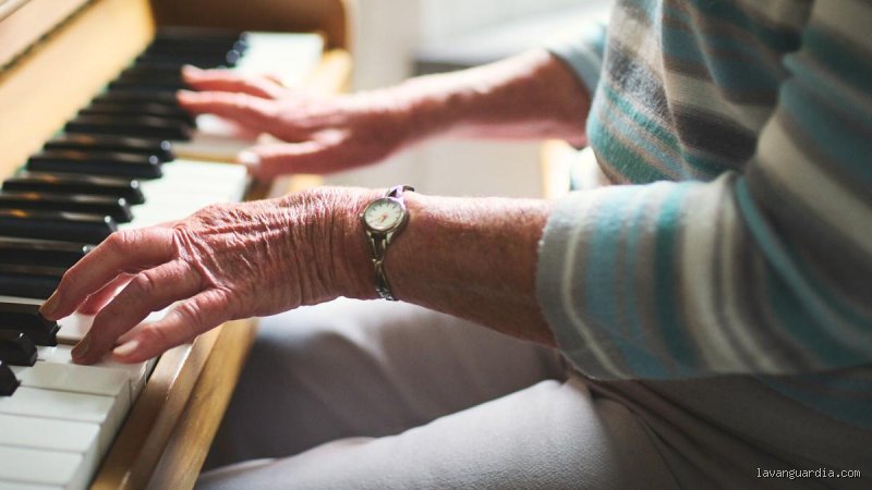 ¿Tocar el piano es bueno para la artrosis? La verdad detrás de las teclas y el movimiento articular