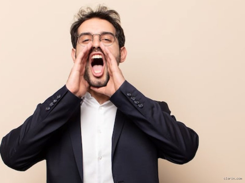 ¿Cómo se le llama a una persona que habla muy fuerte? El fenómeno de la voz estentórea y sus raíces psicológicas