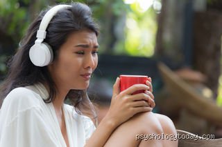 ¿Cómo se llama cuando una canción te hace llorar? El fenómeno de la catarsis sonora y la tristeza que nos salva
