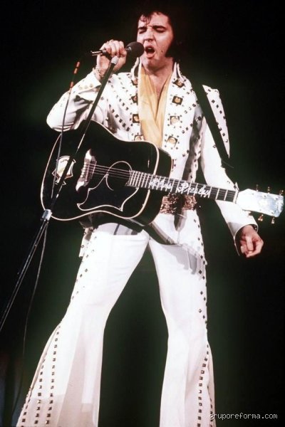 La Gibson J-200 y el enigma de las seis cuerdas: ¿Cuál era la verdadera guitarra favorita de Elvis Presley?