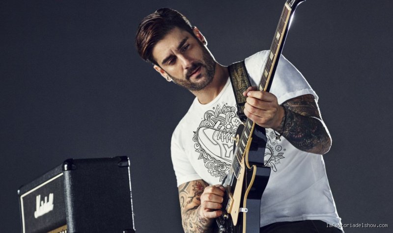 ¿Cuánto cuesta contratar a Melendi? El precio real tras el telón del artista asturiano