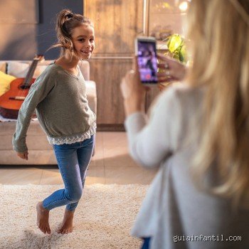 ¿Debería permitirse a los niños usar las redes sociales en la actualidad digital?