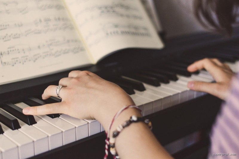 ¿Ser pianista es una profesion? Radiografía de un oficio que sobrevive entre el mito romántico y la realidad fiscal