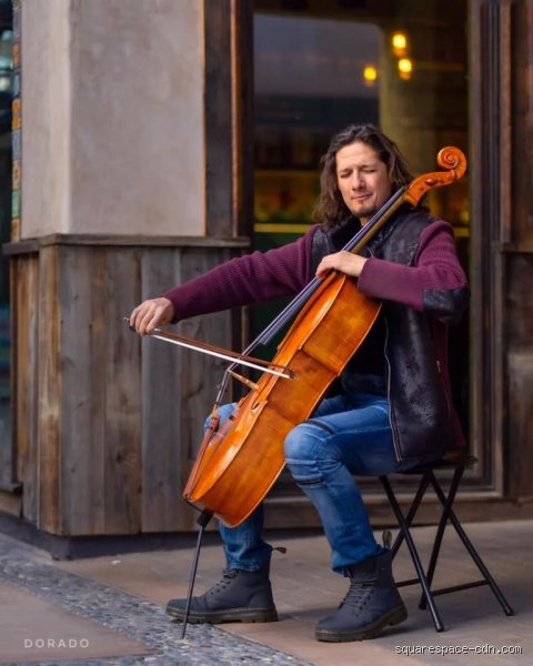 El arte de la cuerda frotada y el dilema lingüístico: ¿Cómo se les dice a los que tocan violonchelo con propiedad?