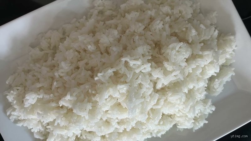 ¿Cómo hacer que el arroz blanco tenga menos carbohidratos? El secreto científico del almidón resistente y el frío