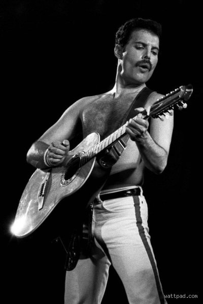 ¿Freddie Mercury tocaba algún instrumento? La verdad detrás del mito del frontman