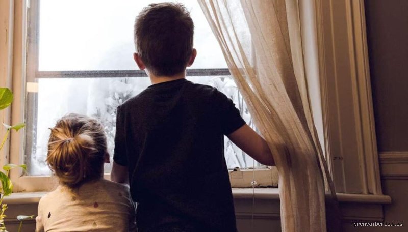 ¿A qué edad legal para dejar niños solos en casa en España nos enfrentamos realmente los padres hoy?