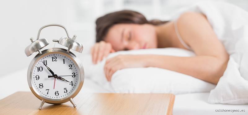 ¿Es mejor dormir 7, 8 o 9 horas? La verdad científica sobre la eficiencia del descanso nocturno