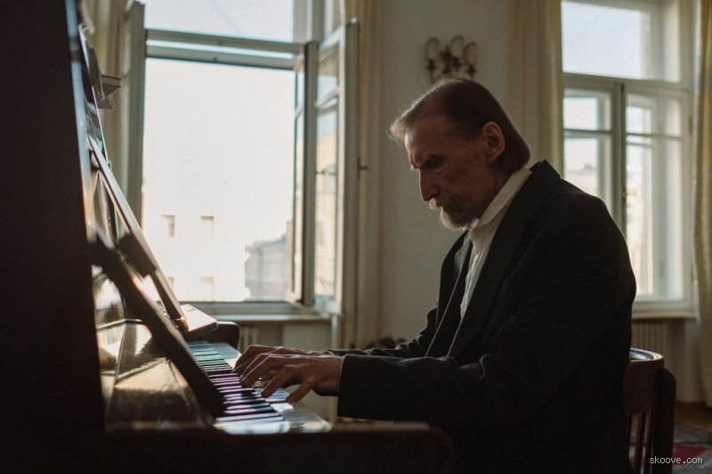 ¿Soy demasiado mayor para aprender a tocar el piano? Rompiendo el mito de las manos oxidadas a partir de los 40