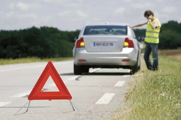 Guia definitiva sobre que es orillarse en carretera y como evitar multas de transito