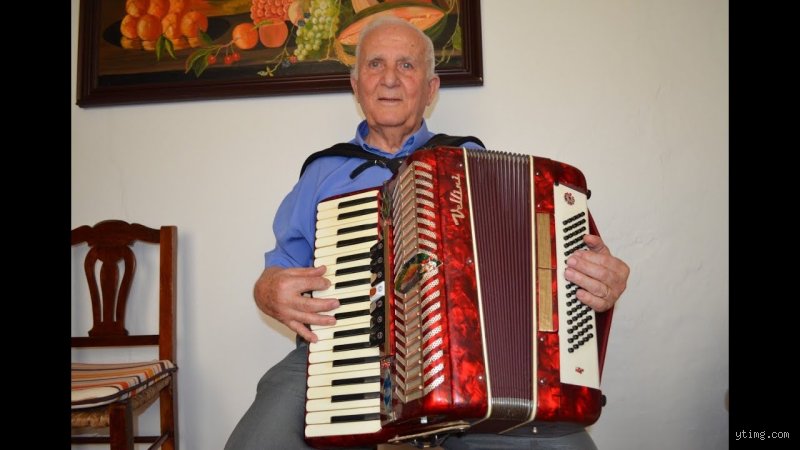 ¿Todavía hay gente que toca el acordeón o ha quedado como un fósil sonoro de la nostalgia rural?
