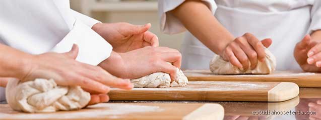 ¿Cómo miden la harina los panaderos profesionales para conseguir masas perfectas y panes de corteza crujiente?