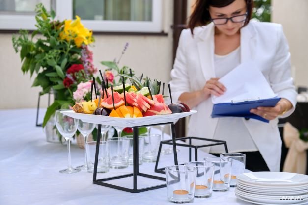 ¿Cómo se les llama a los que organizan un evento? Nombres, roles y secretos del sector