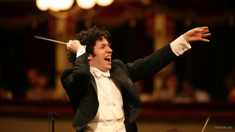¿Cuál es el salario de un director de orquesta? Realidades tras el podio y la batuta