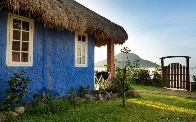 ¿Cuál es la diferencia entre un bungalow y una casa? Guía técnica sobre arquitectura residencial y distribución espacial