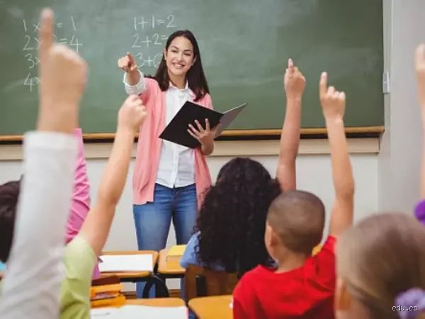 ¿Cuántos años dura ser profesor? La realidad descarnada sobre la formación docente y el tiempo real de carrera