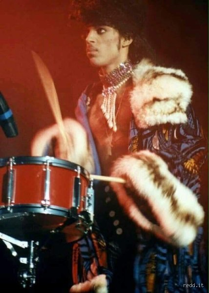 ¿De verdad Prince tocaba 27 instrumentos? Desmontando el mito del genio de Minneapolis