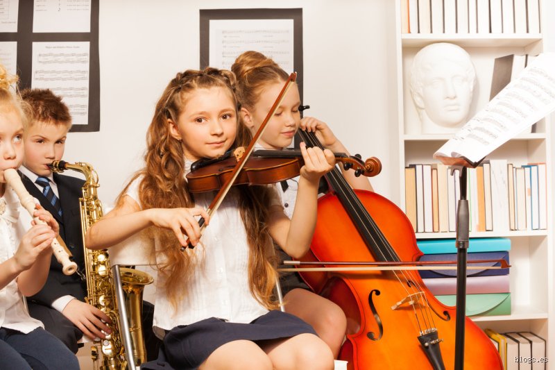 ¿Debería mi hijo aprender piano o violín? La guía definitiva para no equivocar la decisión musical de su vida