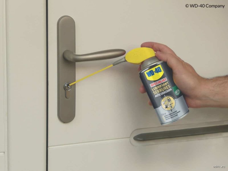 ¿Puede el WD-40 abrir una cerradura atascada o estamos arruinando el mecanismo para siempre?