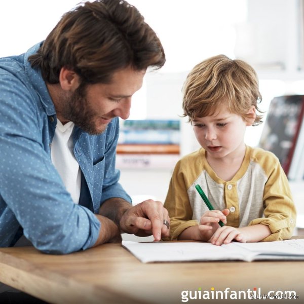 ¿Se puede escolarizar a un niño en casa en España y qué retos legales enfrentan las familias hoy?