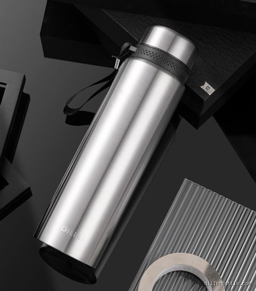¿Es posible viajar con una botella de agua de acero inoxidable en un avión? Todo lo que necesitas saber antes de despegar