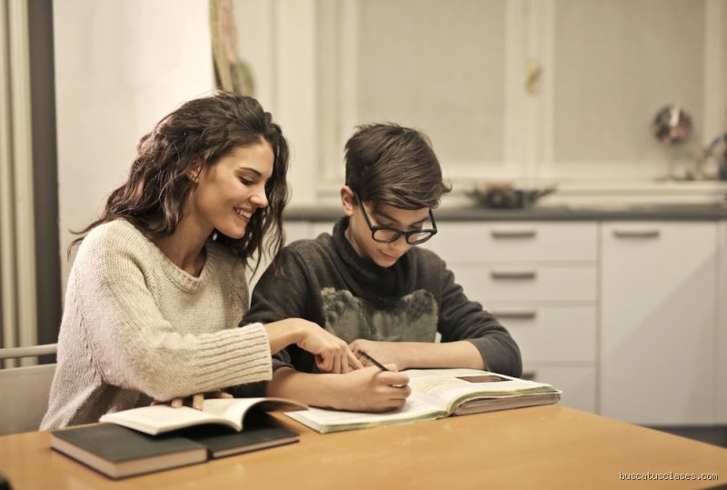 ¿Un profesor puede dar clases particulares? Todo lo que debes saber sobre compatibilidad, legalidad y riesgos reales