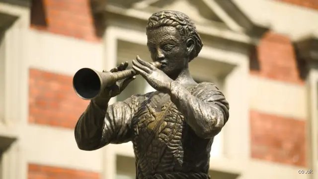¿Dónde está el flautista de Hamelín? La inquietante búsqueda de la verdad tras el mito infantil más oscuro de Alemania