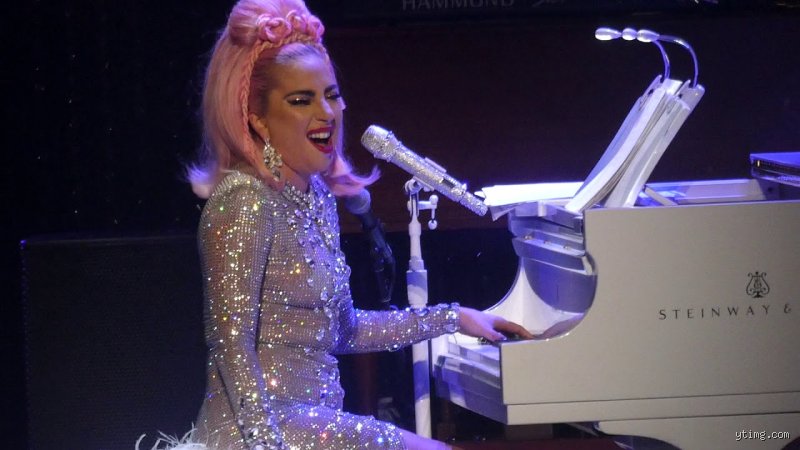¿Lady Gaga toca el piano de verdad?